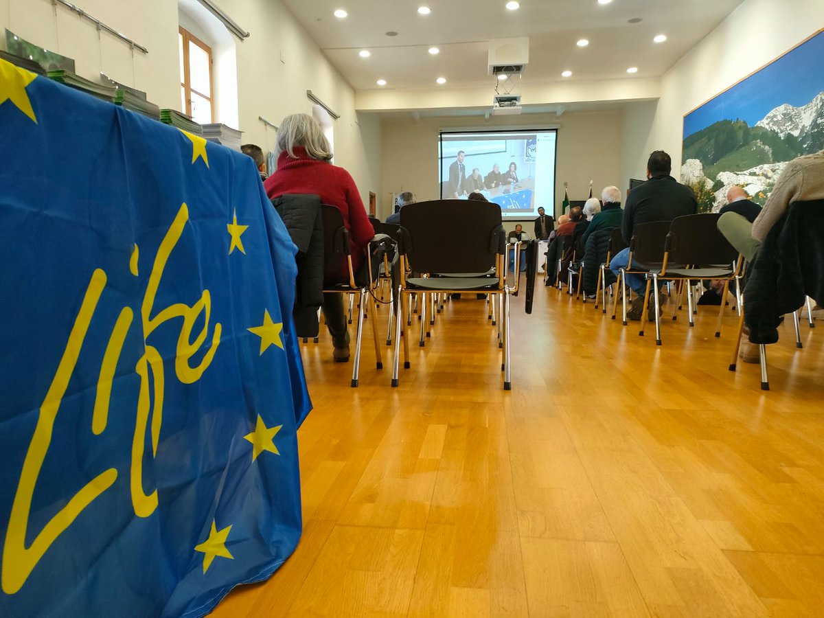 WWFitalia's tweet photo. Questa mattina a #Sulmona nella sede del Parco nazionale della #Maiella, #WWF ed ente parco hanno consegnato i primi 20 attestati alle aziende che sul territorio hanno meritato la qualifica di #BearFriendly
Amici dell'#orso #Life #ArcProm https://t.co/e6L09h8k3Z