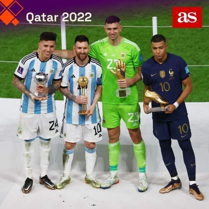 lupertusatti_'s tweet image. mbappé con los sudamericanos que juegan un fútbol menos avanzado