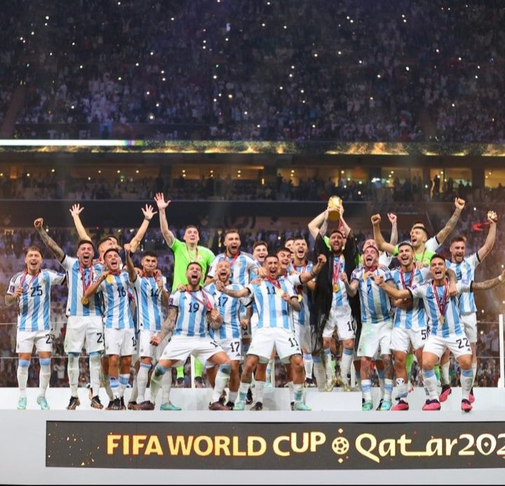 PlanHormiga's tweet photo. Que en la vida hay un sueño
Y esta vez yo lo quiero sacar
Yo no quiero otra vuelta
Quiero esta para disfrutar
Lo que hay para mi
Lo que hay para vos
Llegamo' hasta acá
Vamo' a hacerla hoy

#ArgentinaCampeonDelMundo #Argentina #Qatar2022 https://t.co/SQy51XBz8W