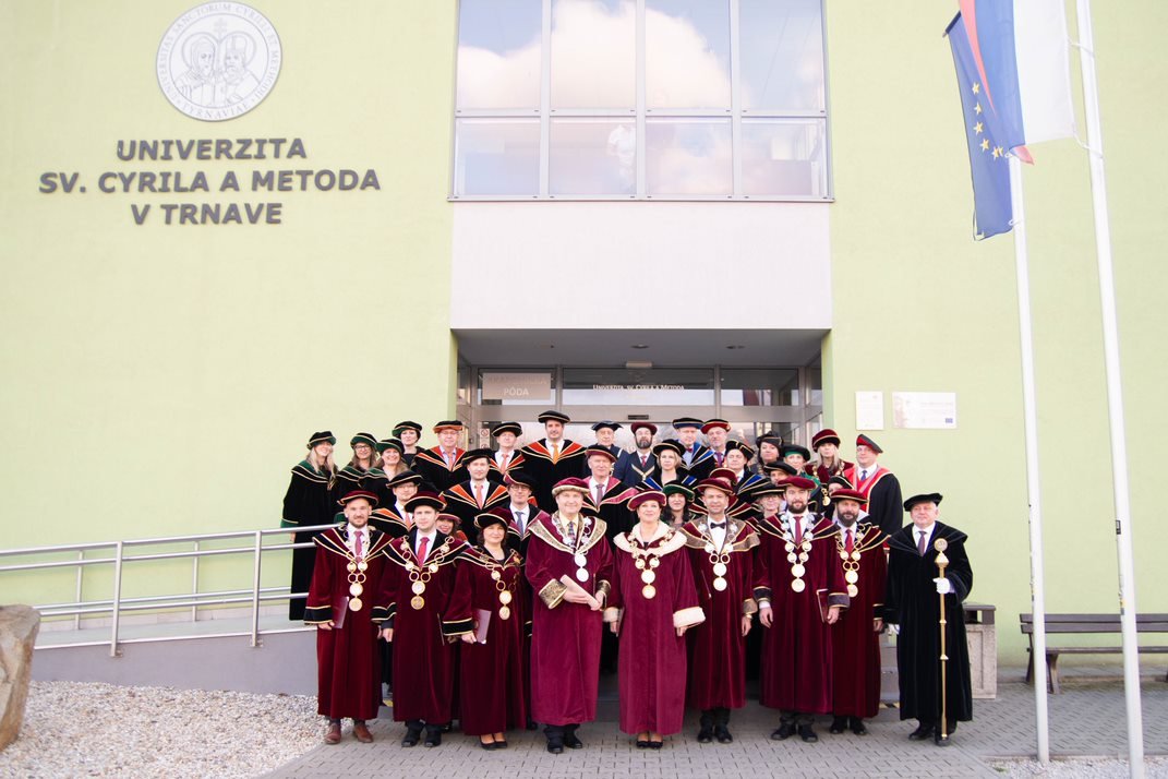 LNQEunihannover's tweet photo. Honorary Doctorate for Franz Renz by UCM Trnava (Slovakia)! Congratulations from the LNQE! (Photo @ UCM Trnava)
#LNQEunihannover #UniHannover #LUH https://t.co/L8tRv7SiMf