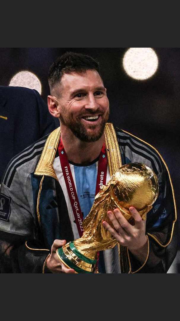 joanngomba's tweet photo. Can someone, anyone give me details on this robe 🙏. The embroidery looks gold-ish! How much does it cost? What does it signify? I am just curious
#sheikhMessi #Messi𓃵 #ThankYouQatar https://t.co/gvPSd7Pk6d
