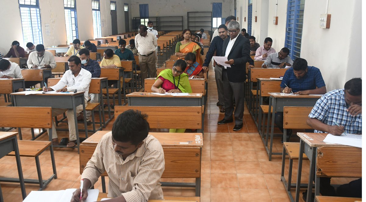 jntua_official's tweet photo. @jntuau Vice-Chancellor, JNTUA visits Pre-Ph.D exam at JNTUA CEA on 17.12.2022 https://t.co/eapLpyGEHH