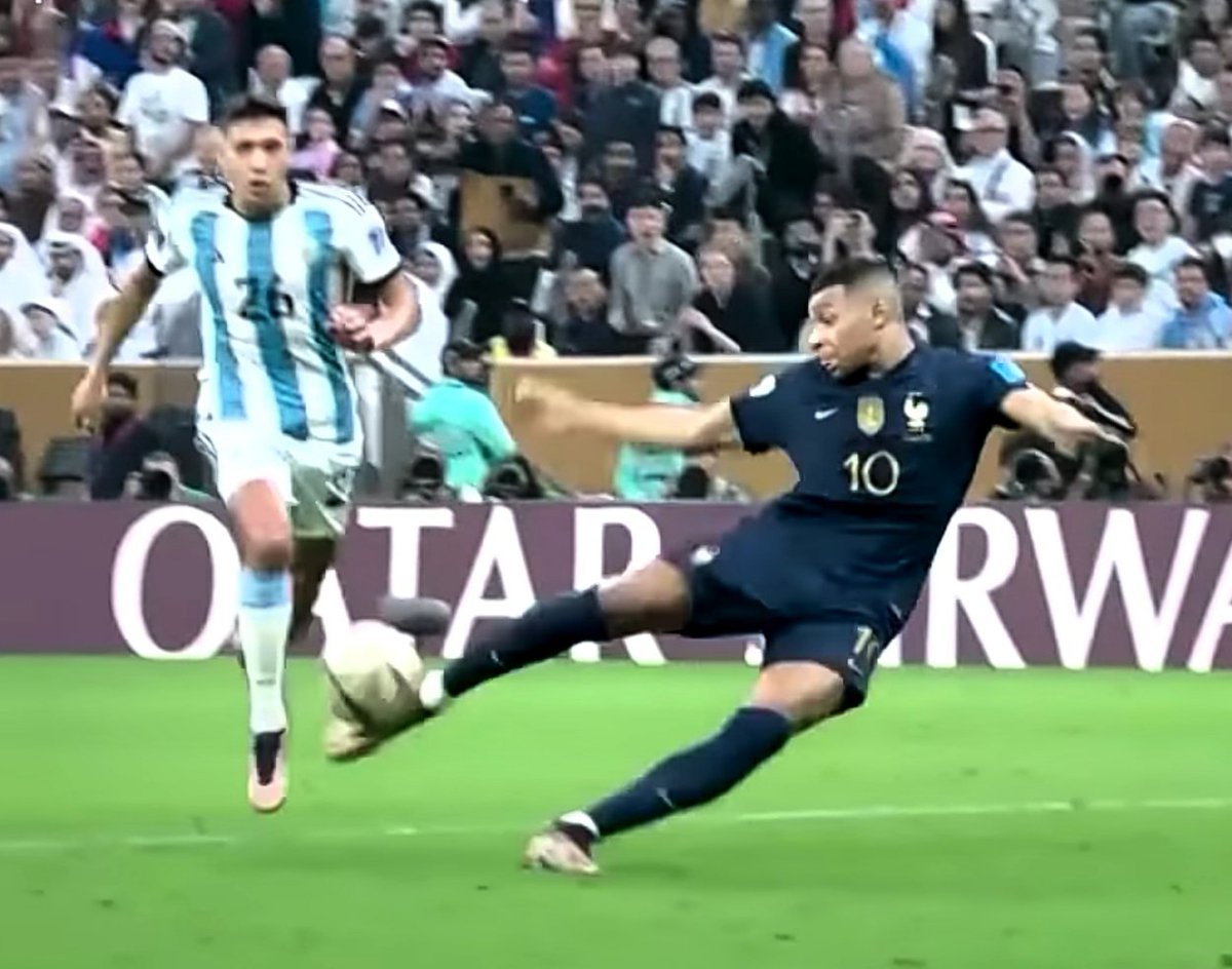MinhLe090's tweet photo. @KMbappe Nice performance! Look the futures https://t.co/sWJGGbDytI
