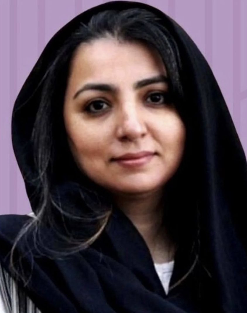 justchangingun's tweet photo. #وجیهه_پری_زنگنه، تصویرگر و گرافیست اهل اصفهان که ۹ مهر بازداشت شده بود، با اتهام گلدوزی جمله «باید خون گریست» روی لباسش به شش سال حبس تعزیری محکوم شده است. اقتدار رهبر شیعیان جهان!
#مهسا_امینی https://t.co/beaUkF3S8L