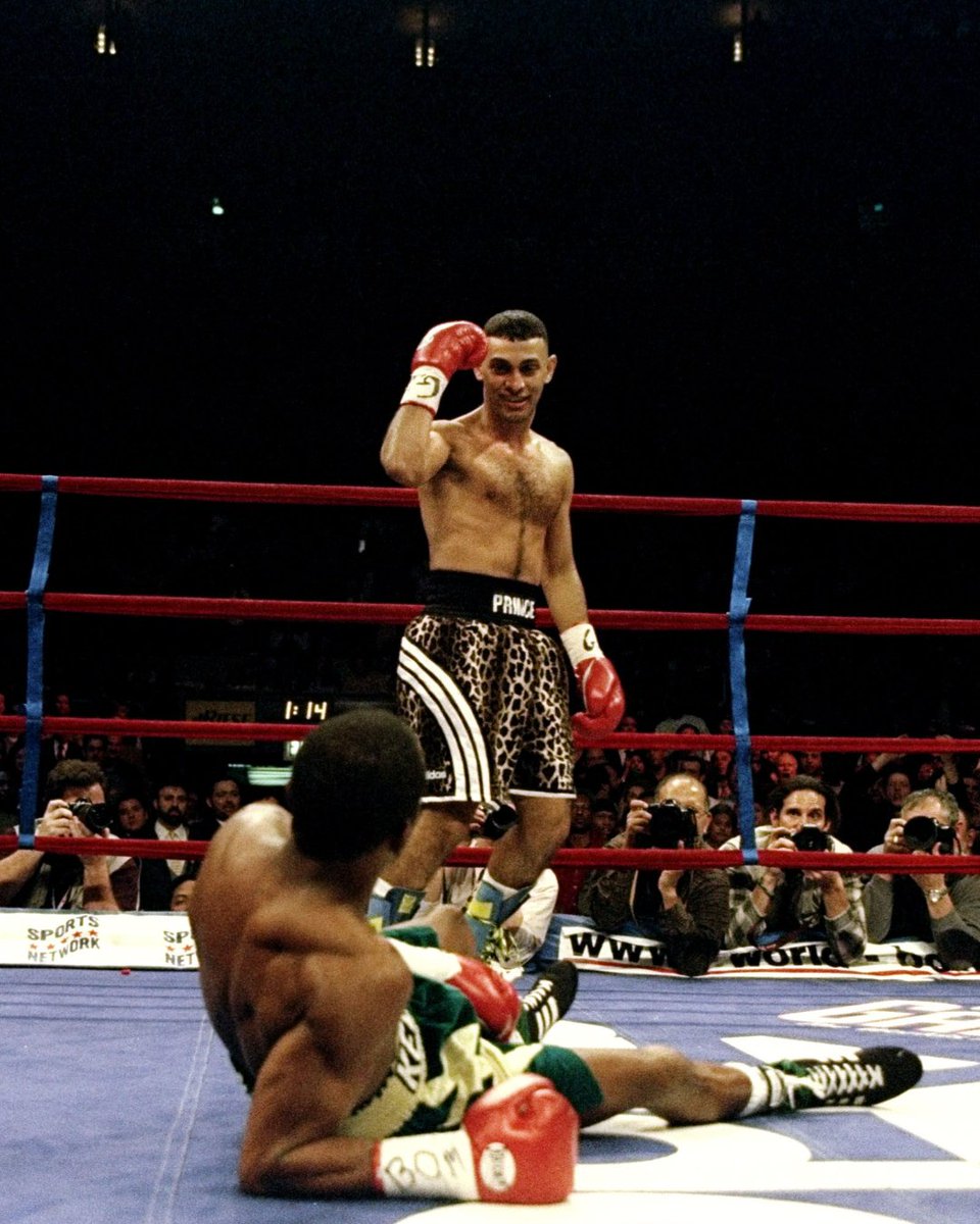 DAZNBoxing's tweet photo. On this day in 1997, all hell broke loose as Naseem Hamed defeated Kevin Kelley in a fight that saw both fighters hit the canvas on multiple occasions 🤯 https://t.co/22iSvAdEtE