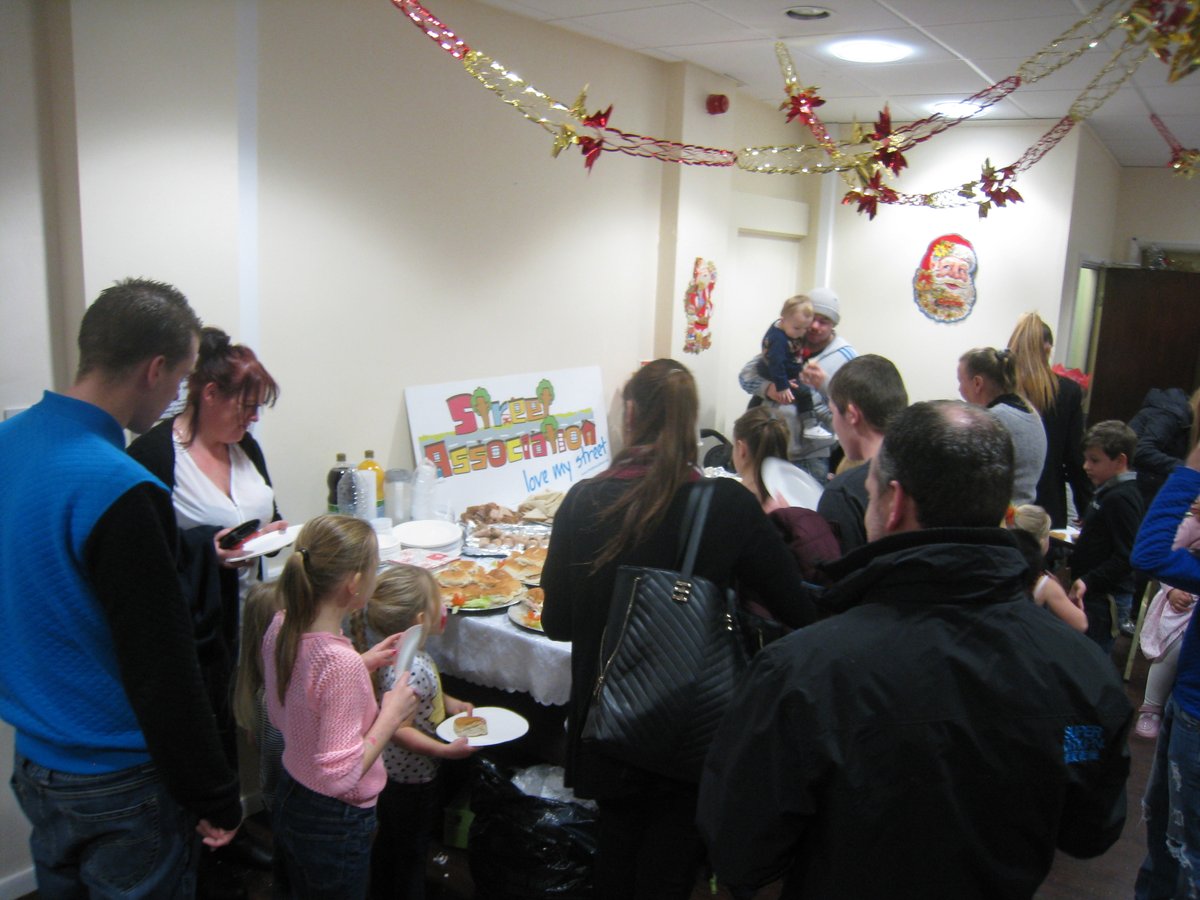 asoneukcampaign's tweet photo. 🏘️🏠🏡 A #StreetAssociation is run by a core group of residents who meet to organise events with their neighbours.

Strangers become friends, isolation is reduced, and #community spirit is improved! 

Find out more: https://t.co/Pv2VyRyA3e 

#BizHour https://t.co/s3DdytSlMy