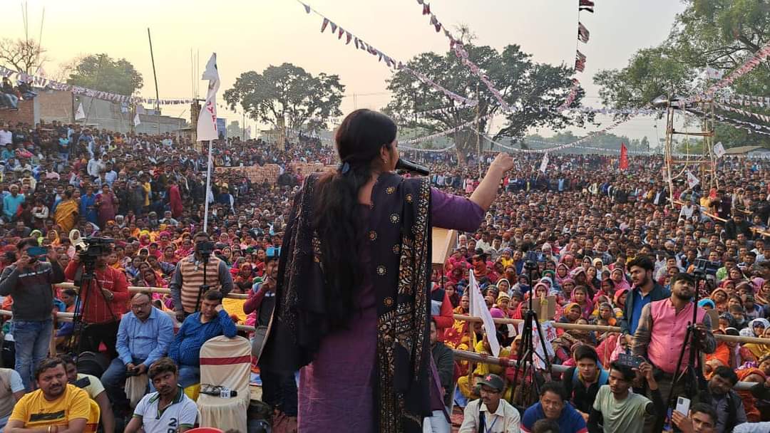 আজ মালদা জেলার হরিশ্চন্দ্রপুরে #DYFI এর প্রকাশ্য সমাবেশে বক্তব্য রাখছেন কমঃ মহম্মদ সেলিম, কমঃ আভাস রায়চৌধুরী, কমঃ হীমঘ্নরাজ ভট্টাচার্য, কমঃ মীনাক্ষি মুখার্জি, কমঃ ধ্রুবজ্যোতি সাহা।