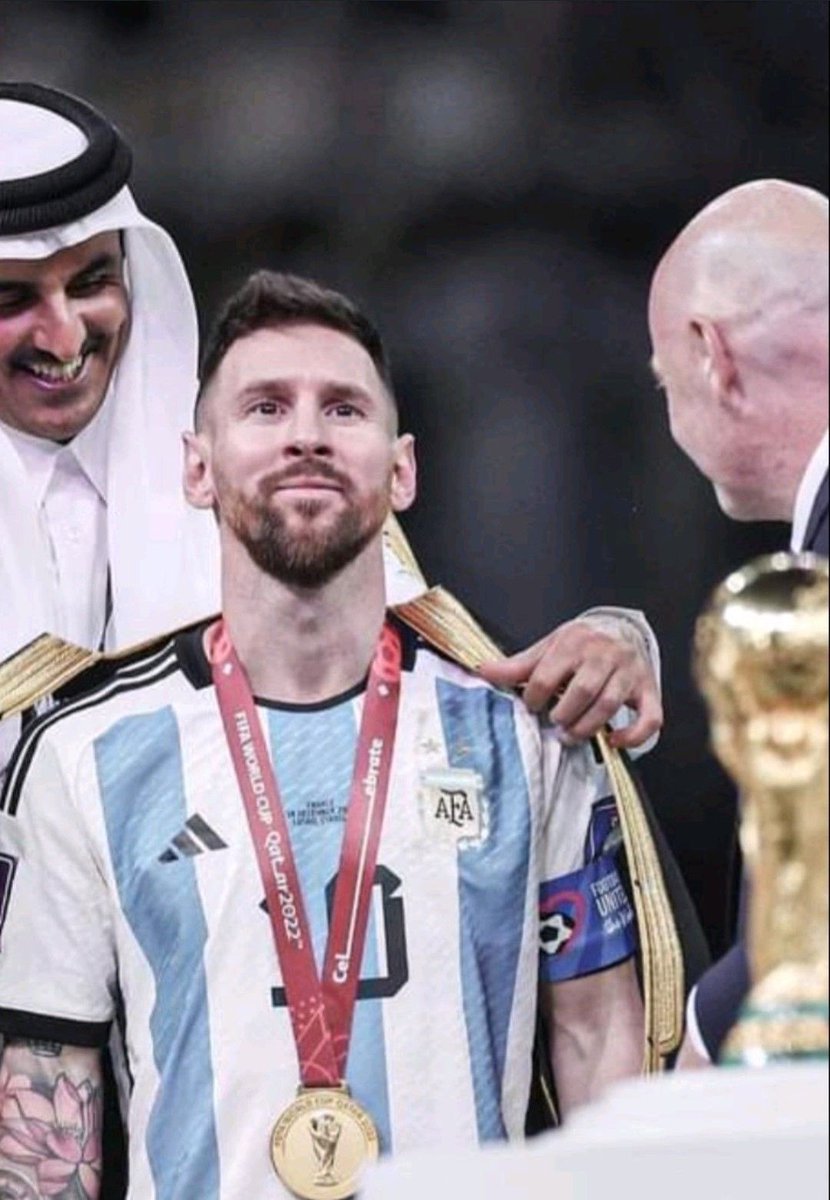 Messi being gifted the ‘Bisht’ a mark of high honour and dignity in Arab culture by the Emir of Qatar has unleashed thinly veiled anti-Arab/Islamophobic sentiments &amp; ignorance by some. Utterly Shameful. 

#ArgentinaVsFrance #WorldCupFinal