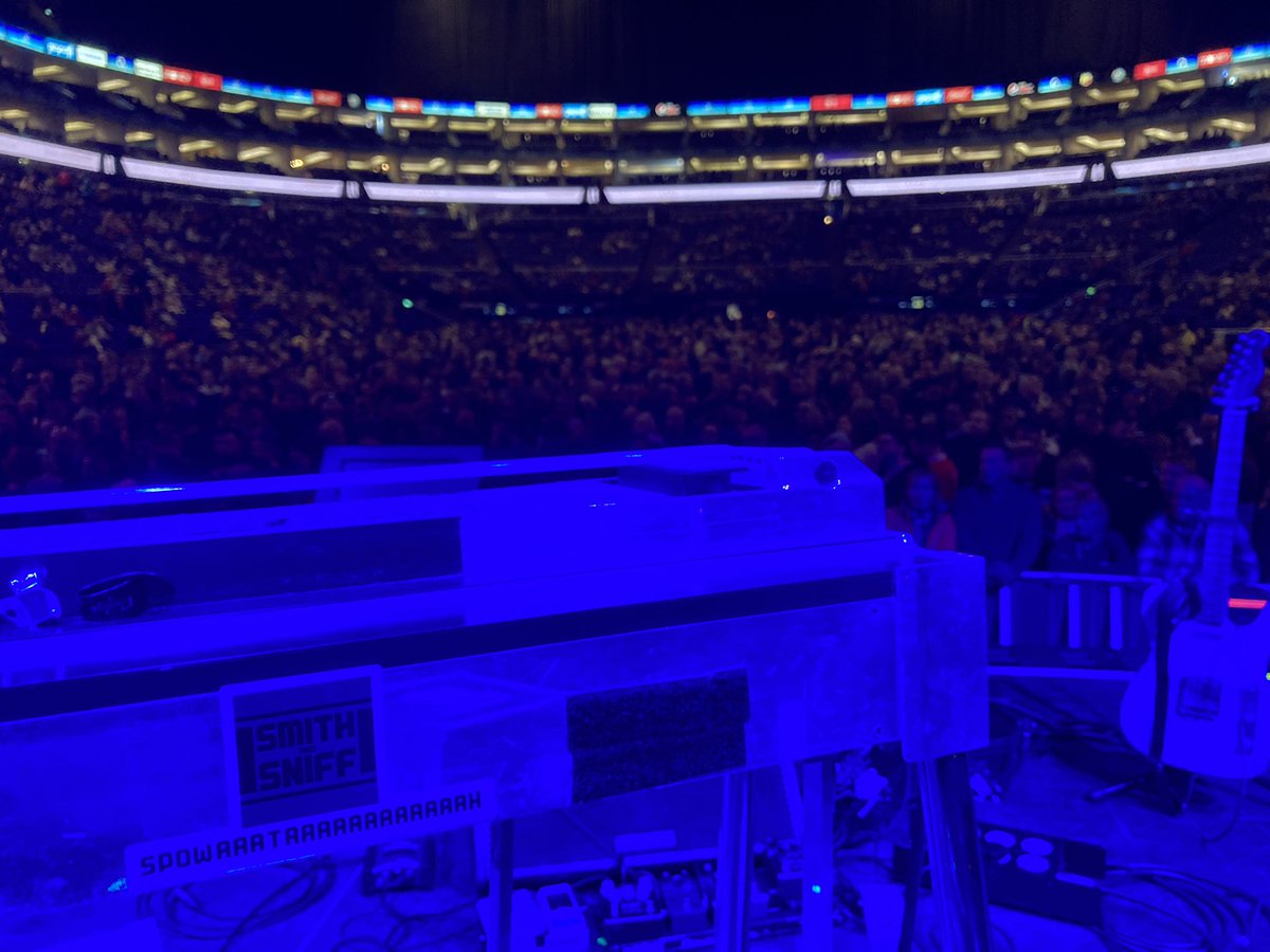 What an amazing show at the 02 arena London with @billybragg !! The last show of a great run supporting @PaulHeatonSolo #pedalsteel #guitar