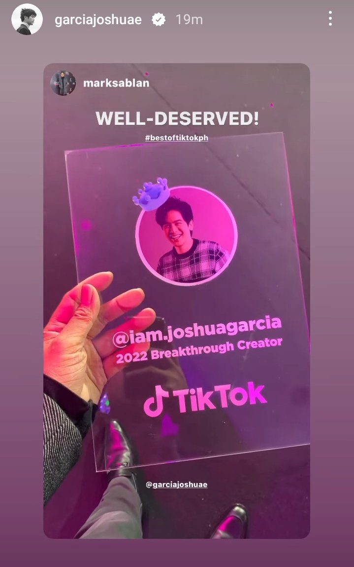 TeamJoshuaHK's tweet photo. ay naks kaya pala may pa article! congrats Juswa @iamjoshuagarcia  baka nman may pa anniv ka sa tiktok nyan 😜😂😂

©️marksablan📸

https://t.co/rQy4Ska3W8 https://t.co/b7HG3zgNln