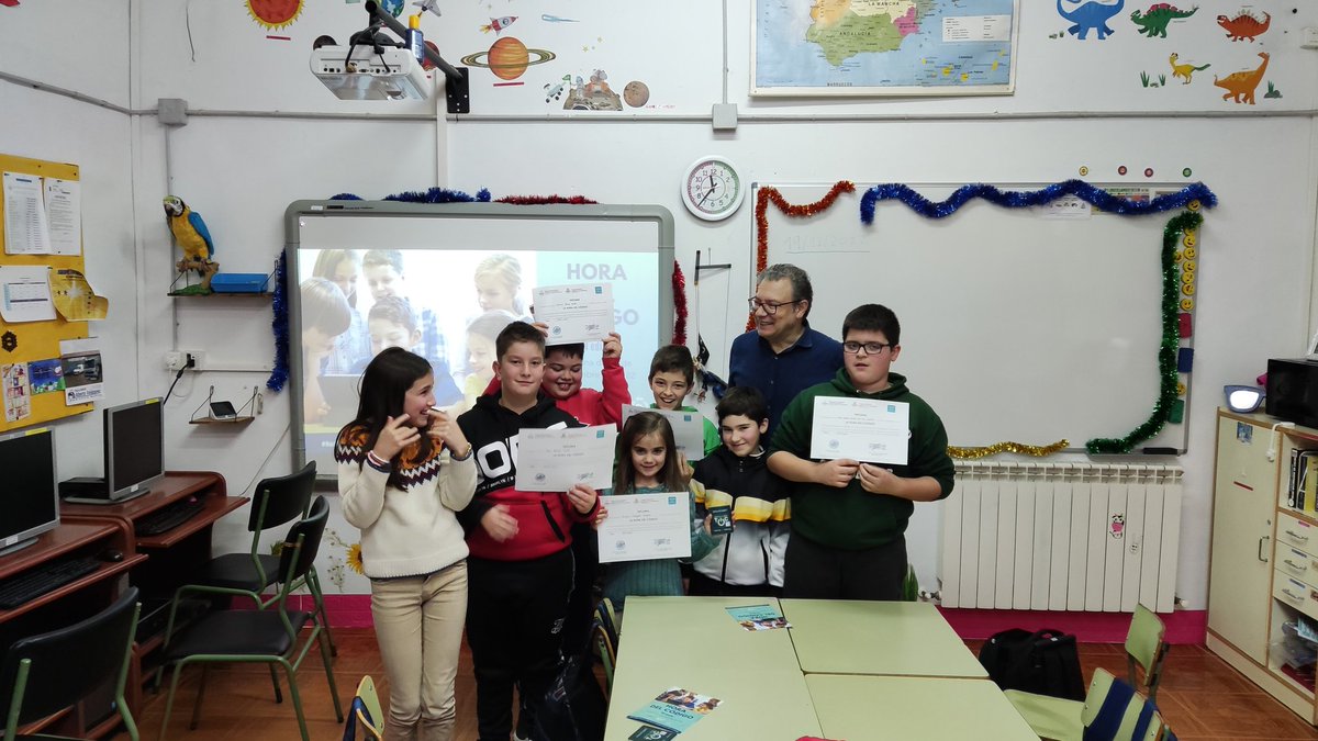 darioa's tweet photo. Hora del código 2022 en el Centro Rural Agrupado de Gera, Tineo (Asturias), a través de 
@coiipa

@citipa

 #HourOfCode #HourOfCodeAST #horadelcódigo https://t.co/jtJ5LKLYcj