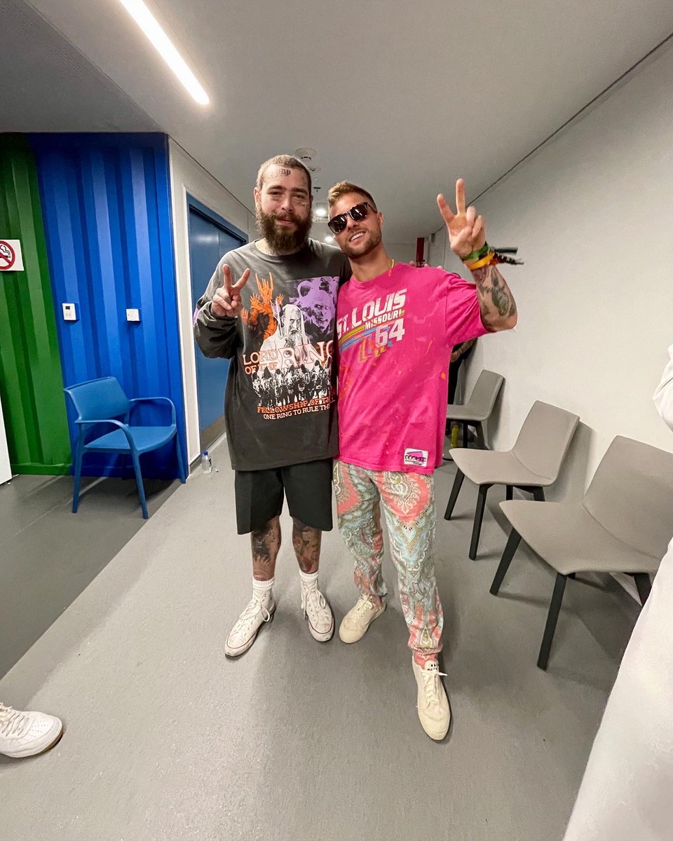✌️ it's all love <a href="/PostMalone/">Post Malone</a>