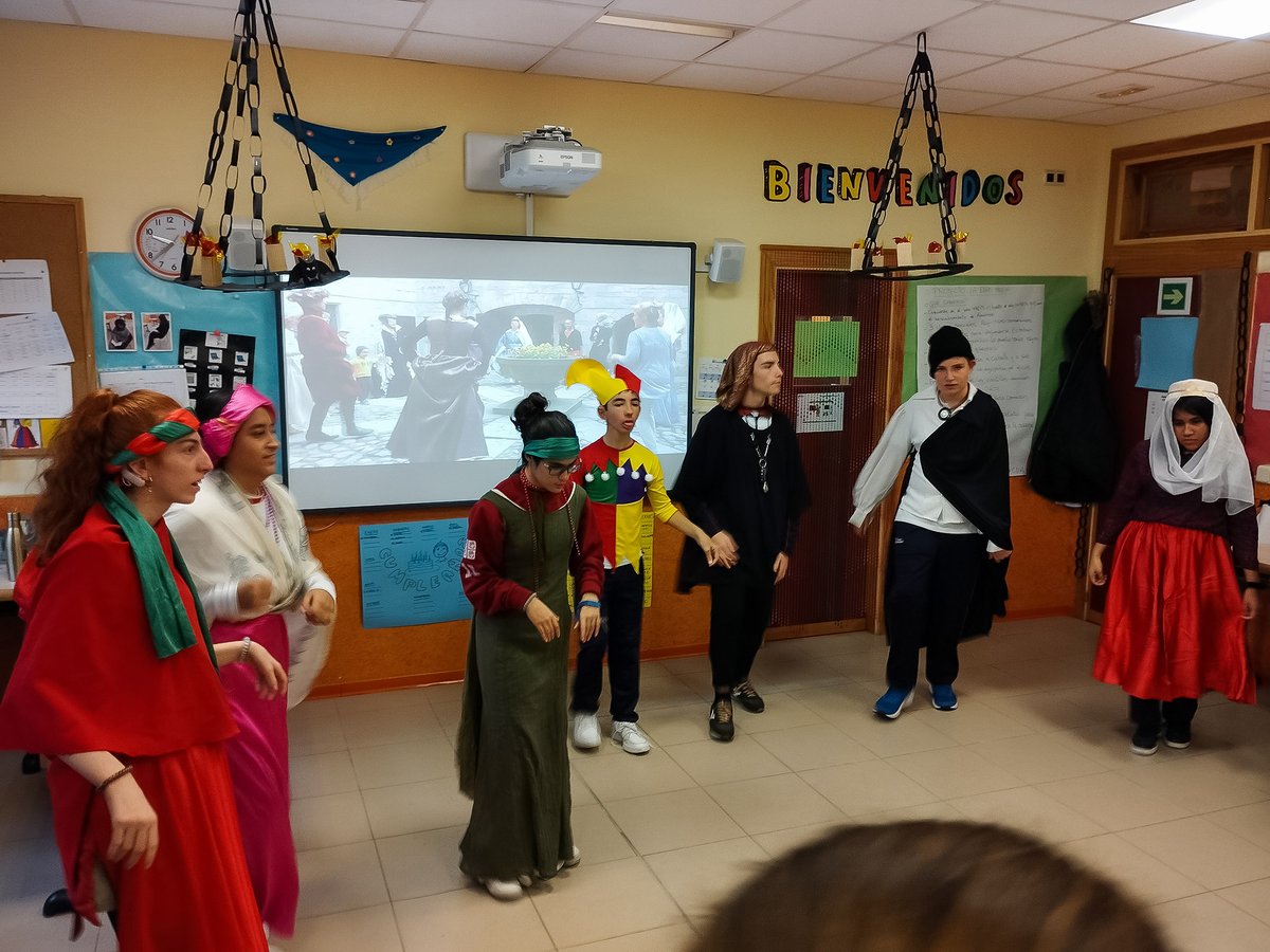 ColegioGaudem's tweet photo. El pasado viernes los alumnos del #Aula Turquesa realizaron una presentación y un baile típico del proyecto de la #EdadMedia para todos los compañeros de #EBO y #ProgramasProfesionales 😊
¡Han estado fantásticos! 🔝📜
#ColegioGaudem > #UnProyectoSingular en #Madrid #Barajas https://t.co/zfM2CN9cvu