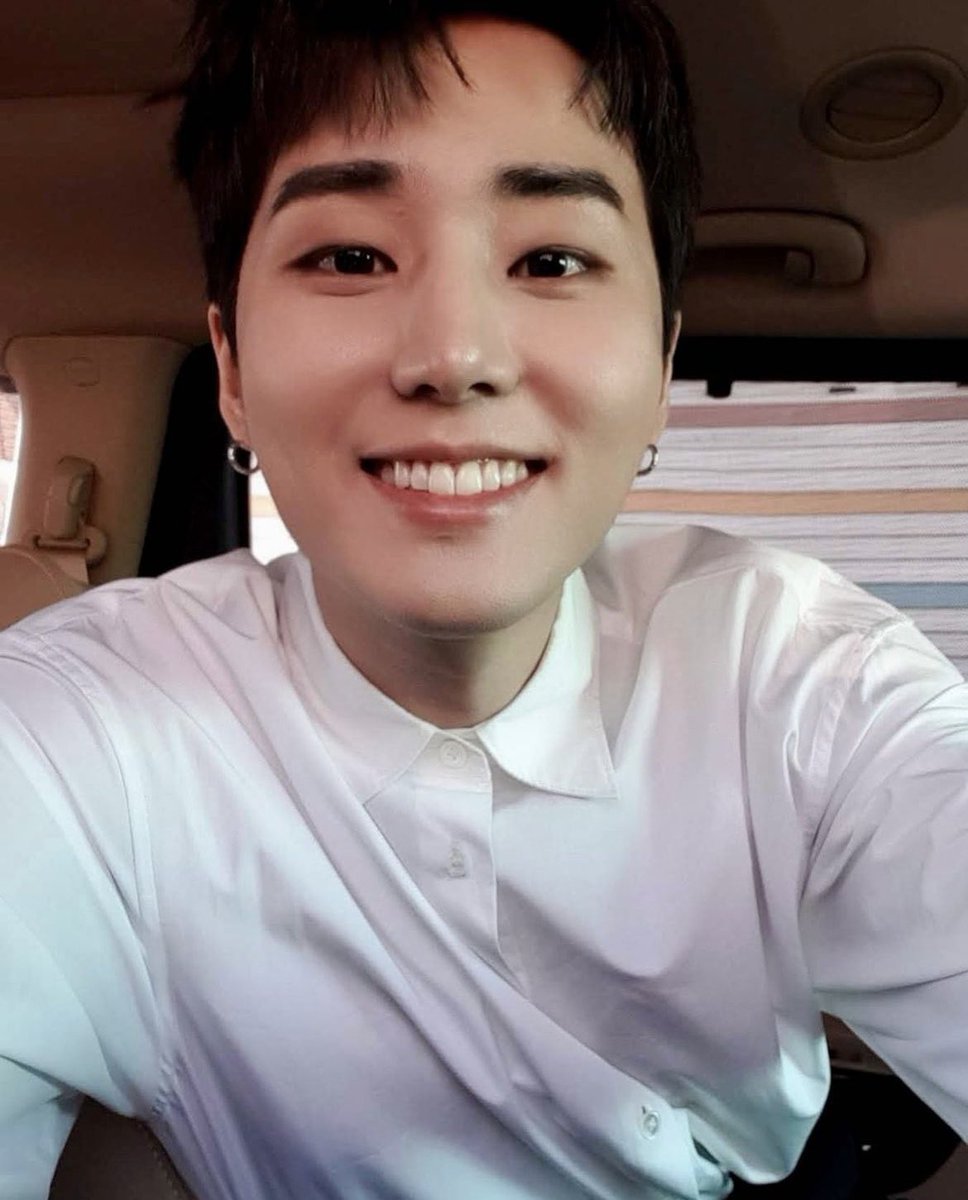 Happy Younghyun day ✨🫶🏻#
항상 응원해 영현아 생일축하해 ☘️💚