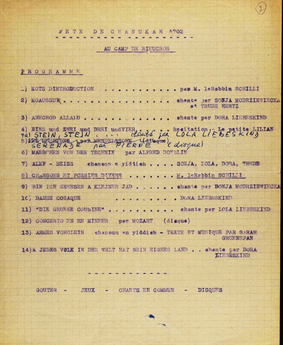 YadVashemFr's tweet photo. Célébration de #Hanoukka, dans le camp d'internement français de #Rieucros, #France, en décembre 1941.

Au programme : chants traditionnels en #yiddish, danse #cosaque, concerto, goûter, jeux...

https://t.co/DLWYNYbax8 https://t.co/3AZ2TPH9FO