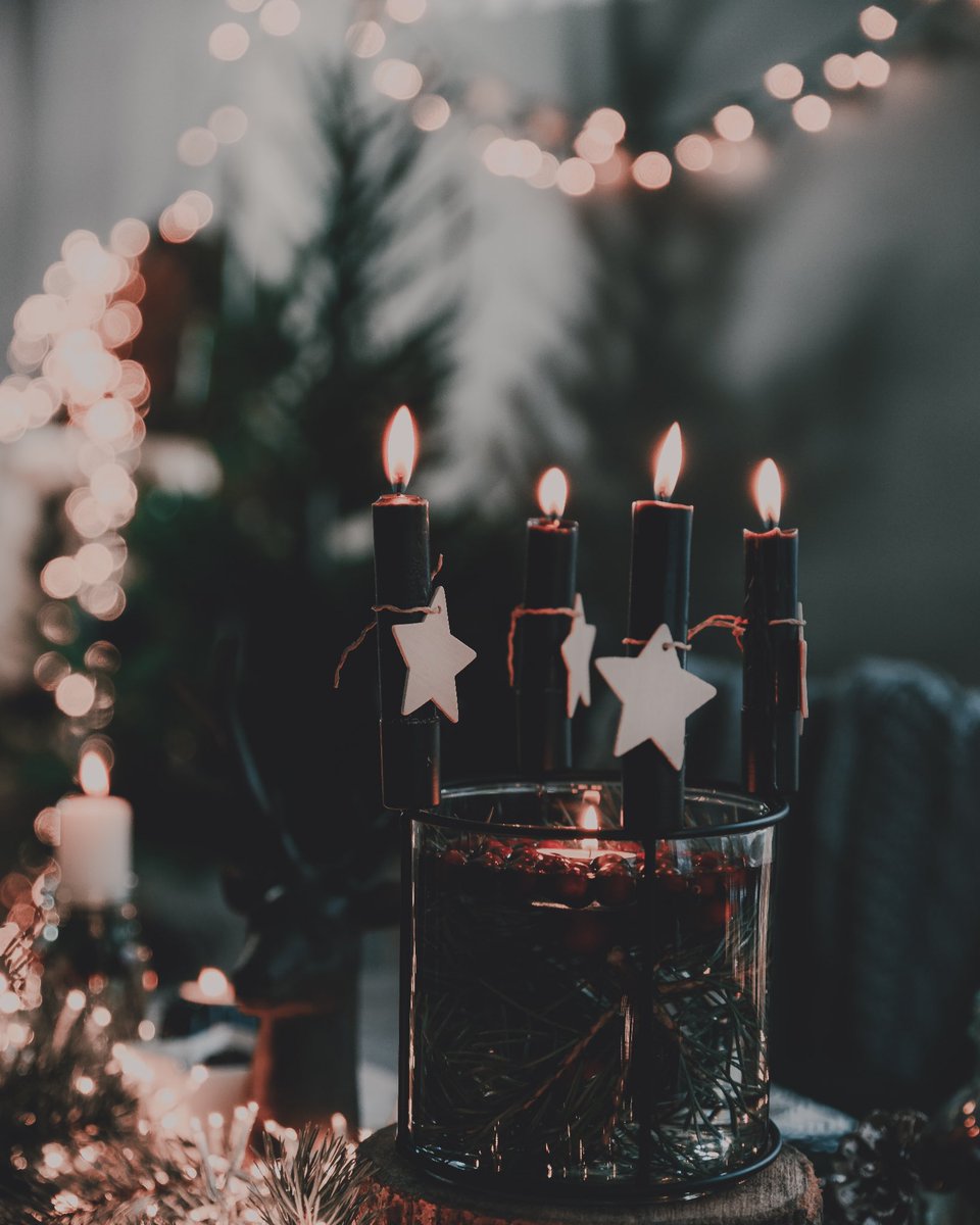 resolutionstyle's tweet photo. Wishing you a season filled with light, love, peace, and happiness. Happy Hanukkah. #Hannukah2022 # https://t.co/KwFtaPz7Ch