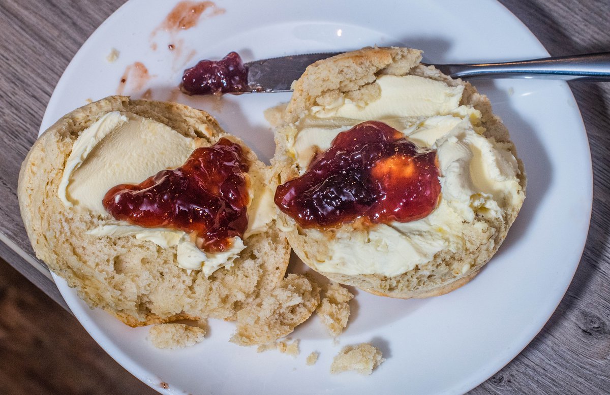 eastdevon's tweet photo. It's day 19 of our advent calendar so is it jam or cream first? Of course, it's jam on top round here. Buy a local experience as a Christmas gift this year - what better than a delicious Devon cream tea!
#EastDevonly #shoplocal #lovelocal #Devoncreamtea https://t.co/pEkDxhfcuM