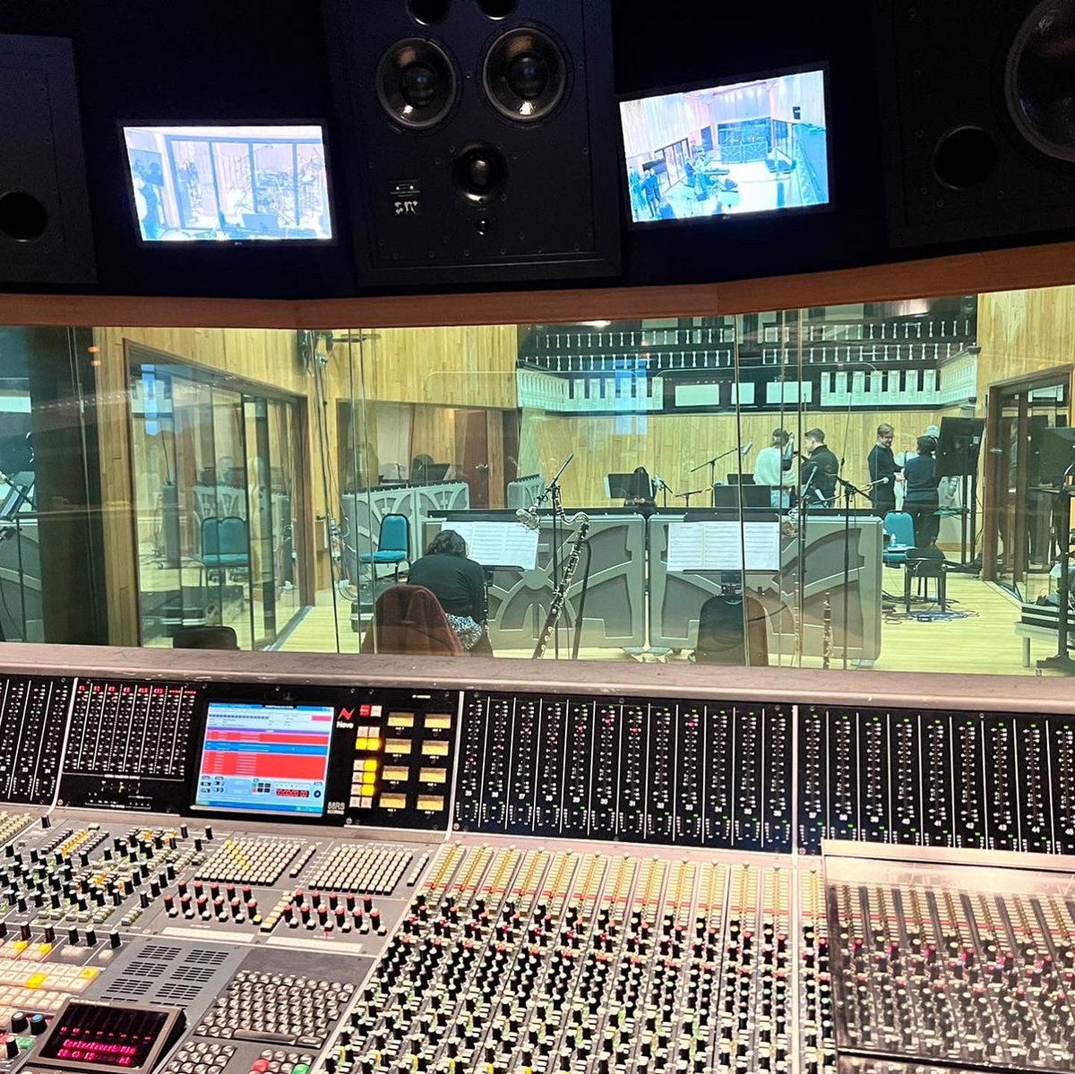pippa_cleary's tweet photo. Such an incredible time at @angelstudiosUK last week recording for @BakeOffMusical 🧁

A huge thanks is in order for @MarkCollinsMD @tomcurran_music @Jake_Brunger @Joe_Hood_Music https://t.co/Bv7BpxnIti