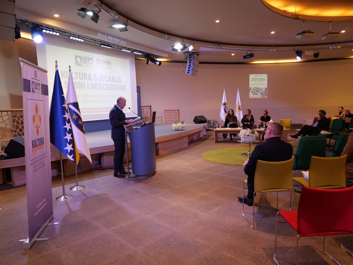 PCRCBiH's tweet photo. Last week, #PCRCBiH attended the "Culture of Remembrance in BiH" organized by the @FondMemorijala. Our President, @VelmaSaric, spoke at the 3rd panel addressing the role of civil society in memorialization and screened our #GuardiansofTruth.
▶️https://t.co/IYLU4x0bcN https://t.co/rwurpgsfpl