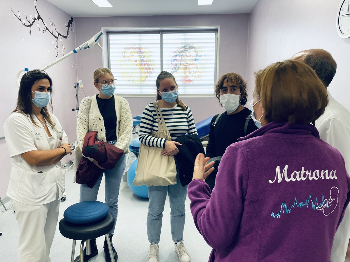HospitalJaen's tweet photo. 🙇🏼‍♀️#𝗕𝗣𝗦𝗢HospitalJaen

Las estudiantes de #enfermeria holandesas de movilidad internacional Evi Heikamp y Johanna Janetta Zandsteeg han visitado el @HospitalJaen junto al profesor de la @faccs_ujaen Sergio Martínez, para conocer la labor enfermera en el centro ⬇️ https://t.co/Pvn9r7N2CY