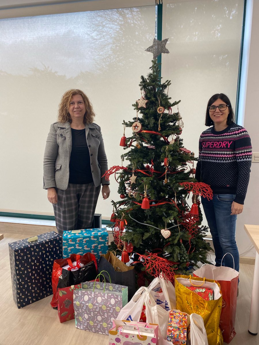 🤱👦Solidariedade, individual e colectiva. Apoiamos iniciativas como a de <a href="/AmigosdeGalicia/">Fundación Amigos de Galicia</a> para que todos os nen@s cumpran as súas ilusións este Nadal. Un proxecto con destino na contorna das comarcas que nos acollen, porque os que máis nos necesitan están moi preto.

#ODS #RSE