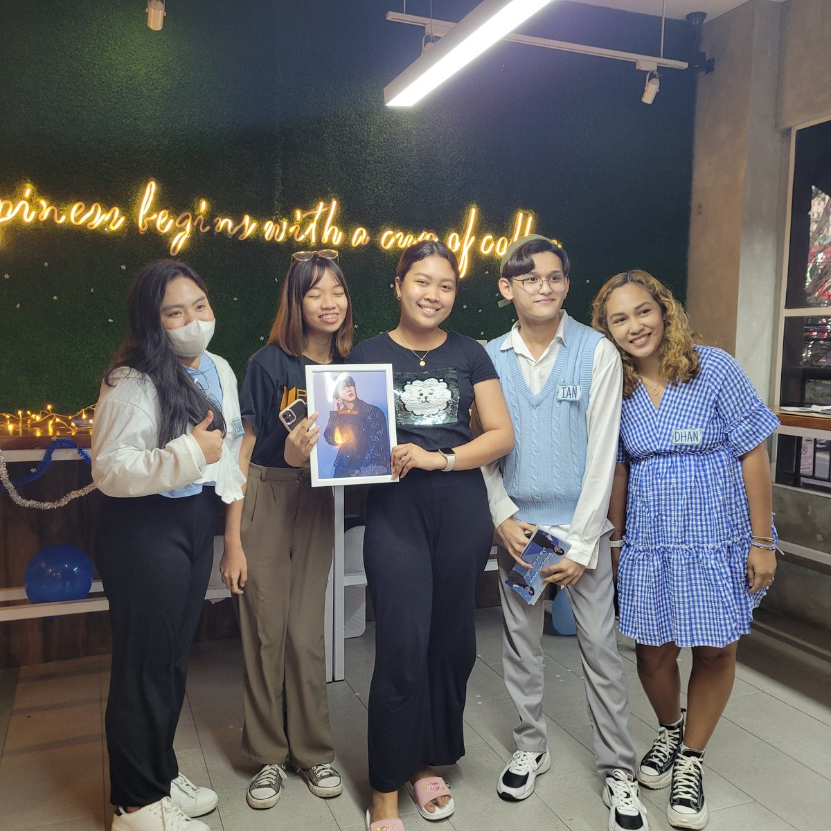 Thank you so much @youniverseteam for hosting a taejin cupsleeve event! This is a first for the three of us and we had fun, esp nabunot kaming tatlo sa raffle 😁 Can't wait for the next event/s with you! Ready na kami sa games next time. Haha #TaejinWarmInWinter