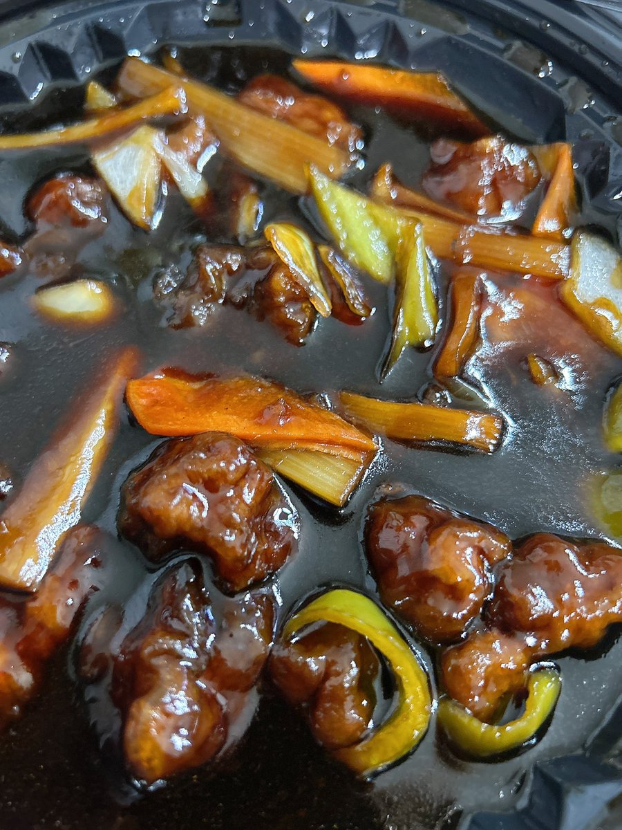 今日の夜ごはんは中華です。体調不良で食欲ないから少しだけつまんで終了かな…