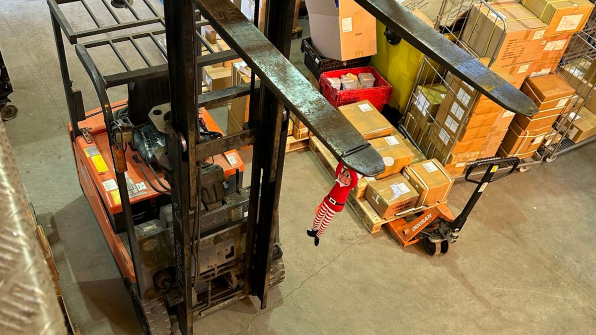 Chase_Hardware's tweet image. Here is Elf lending a hand in the warehouse as we get ready to shut the office for Christmas this week!

#ChaseHardware #Elf #ElfOnTheShelf #Christmas #CountdownToChristmas