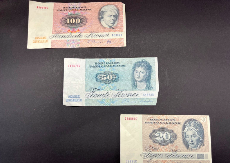 CavalierCoins's tweet image. Little sneak preview ! going live on our Auction on 22/12/22. 
Danish Kroner Paper Banknotes Painting And Animal set 100/50/20 #papermoney #collectablebanknotes #numismatics #danishkroner #denmark #vintagekroner