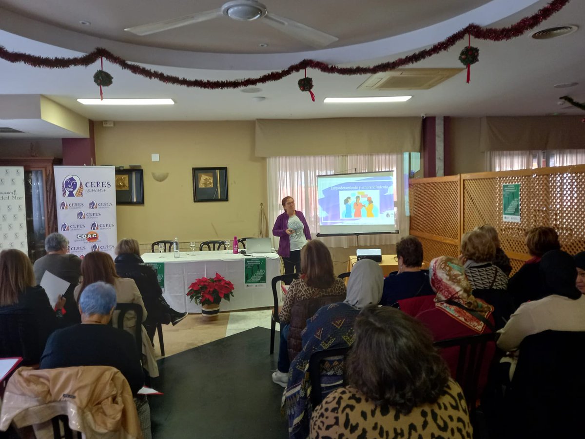 COAGGRANADA's tweet photo. 🟣 Hoy, en #Motril, un grupo de más de 30 mujeres han podido #empoderarse y formarse en #emprendimiento, de la mano de Ceres Granada, 👩🌾 sobre la base de la #preparacion #perseverar #motivacion #constancia #explorar #esfuerzo #valentia #meta 💜 @CeresAndalucia @MujeresCERES https://t.co/4KMNGAiP7V