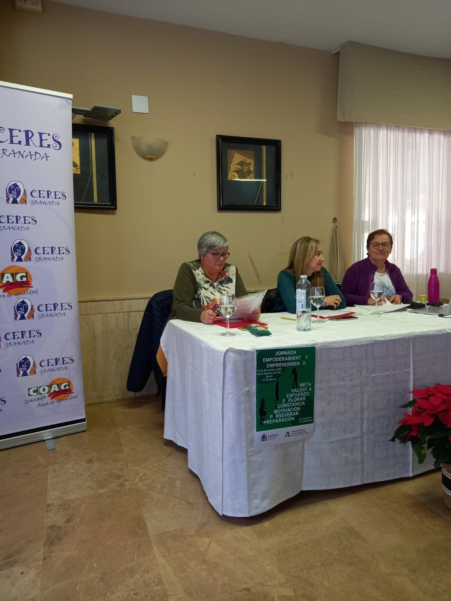 COAGGRANADA's tweet photo. 🟣 Hoy, en #Motril, un grupo de más de 30 mujeres han podido #empoderarse y formarse en #emprendimiento, de la mano de Ceres Granada, 👩🌾 sobre la base de la #preparacion #perseverar #motivacion #constancia #explorar #esfuerzo #valentia #meta 💜 @CeresAndalucia @MujeresCERES https://t.co/4KMNGAiP7V