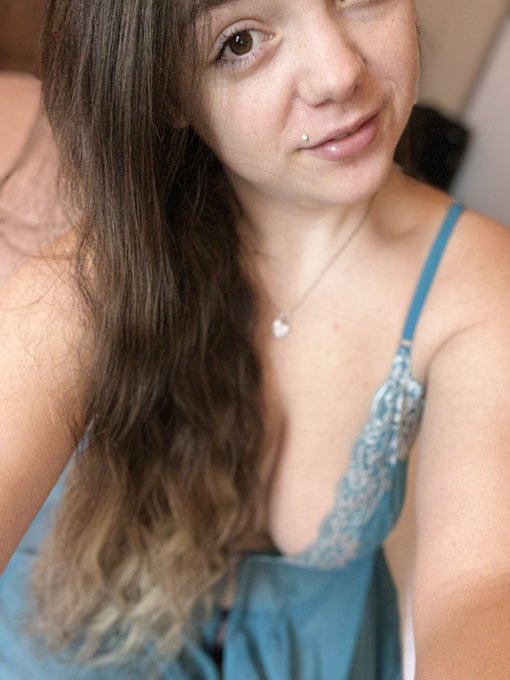Sch&ouml;nen Abend ☺️😘 https://t.co/2U1R4U8apm<a href="/tag/picoftheday"class="tags"><span>#picoftheday</span></a><a href="/tag/curvy"class="tags"><span>#curvy</span></a><a href="/tag/sexy"class="tags"><span>#sexy</span></a><a href="/tag/teen"class="tags"><span>#teen</span></a><a href="/tag/curvygirl"class="tags"><span>#curvygirl</span></a><a href="/tag/camgirl"class="tags"><span>#camgirl</span></a>