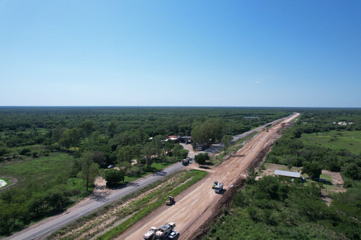 RutaTranschaco's tweet photo. Ruta PY09 - Lote 3 – Consorcio Avanza Chaco – en plena ejecución de suelo cemento en el último kilómetro del Lote 3, de la progresiva 249+000 a 250+000, empalme con Lote 4.
@AgendaCAF @el_BID @mopcparaguay https://t.co/DOKWsurQxh