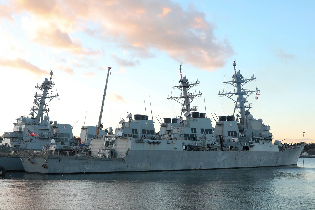 CavasShips's tweet photo. #Destroyer USS #SHOUP DDG86 arrived at Yokosuka 19 Dec to shift homeport from the US West Coast to #FDNFJ the US Navy's Forward-Deployed Naval Forces-#Japan. SHOUP underwent several upgrades to prepare for the transfer https://t.co/BVXaj3EIna https://t.co/T6kzMlqIKj