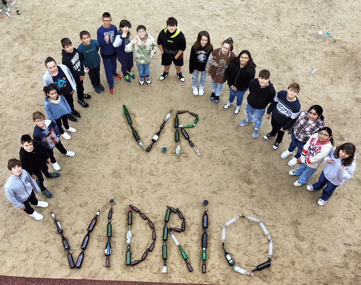 ventura5b's tweet photo. El @CeipVenturaRod1 termina su reto @ecovidrio  #generacioneco #3R  Árboles navideños, juegos TIC, exposición de objetos reutilizando vidrio. Un granito de arena para contribuir a un desarrollo más sostenible. ¿Puede haber mejor #SituaciónDeAprendizaje? #LOMLOE @AytCiempozuelos https://t.co/nDfimy6eMI