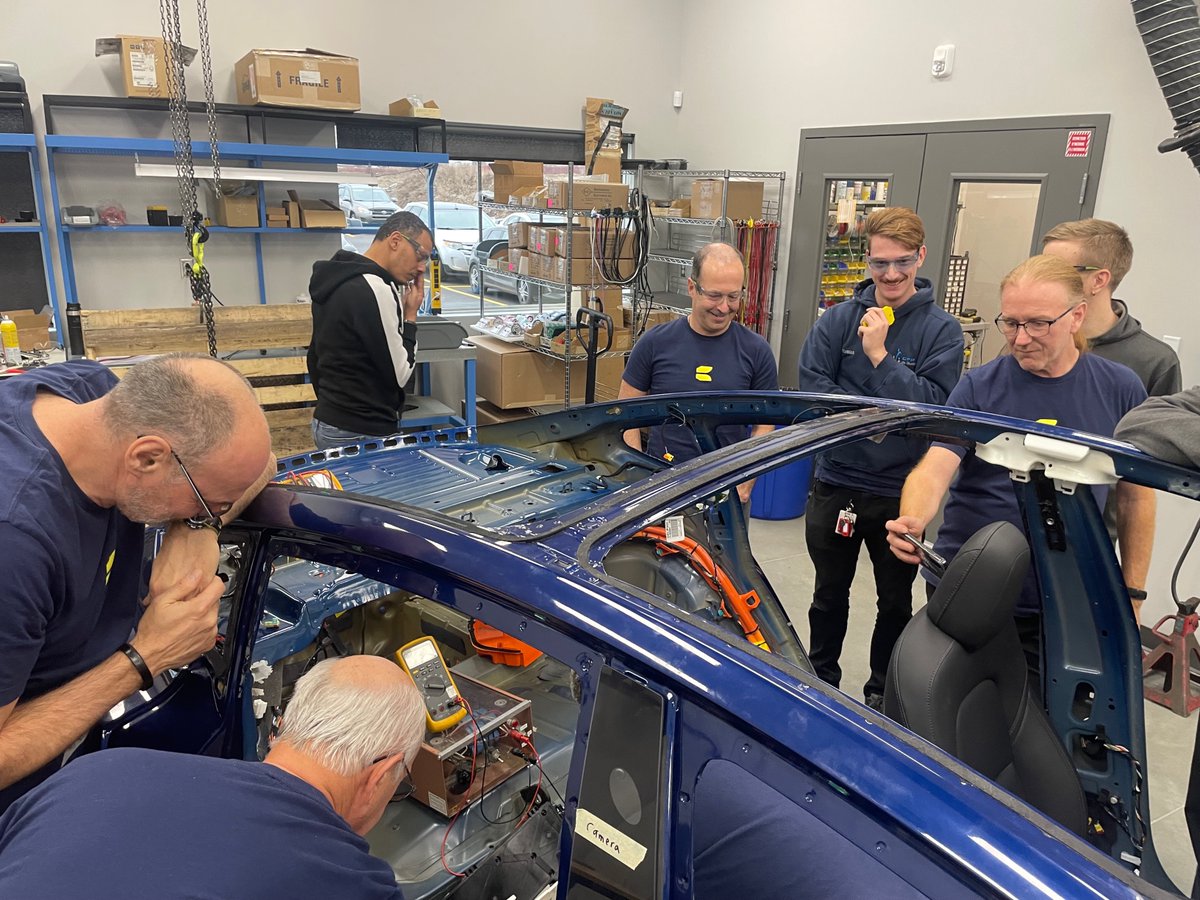 steeleauto_ev's tweet photo. @AllEVCanada delivers iDEV to Consulab in Quebec City for use with technician training colleges across North America⚡️
#steeleautoev #allevcanada #steeleautogroup https://t.co/RP5oLErU1K