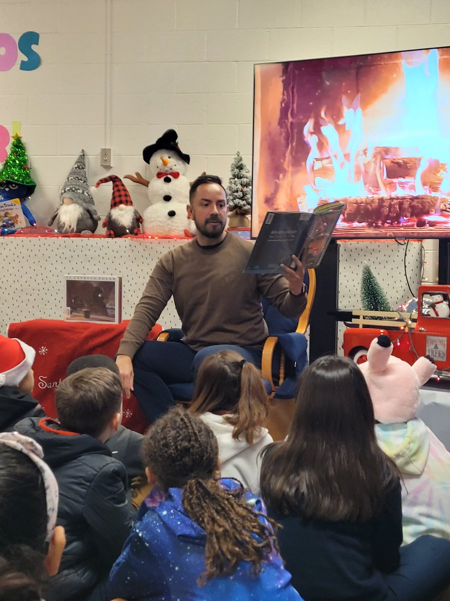 MrsPlascensia's tweet photo. Huge thank you to @MrU_IISD for reading The Great Santa Stakeout. We can't wait to have you back for another engaging read aloud. @IrvingLibraries @LivelyEagles @IrvingISD #LivelyReads #WinterReadAloud https://t.co/N3Kjd0jI2d