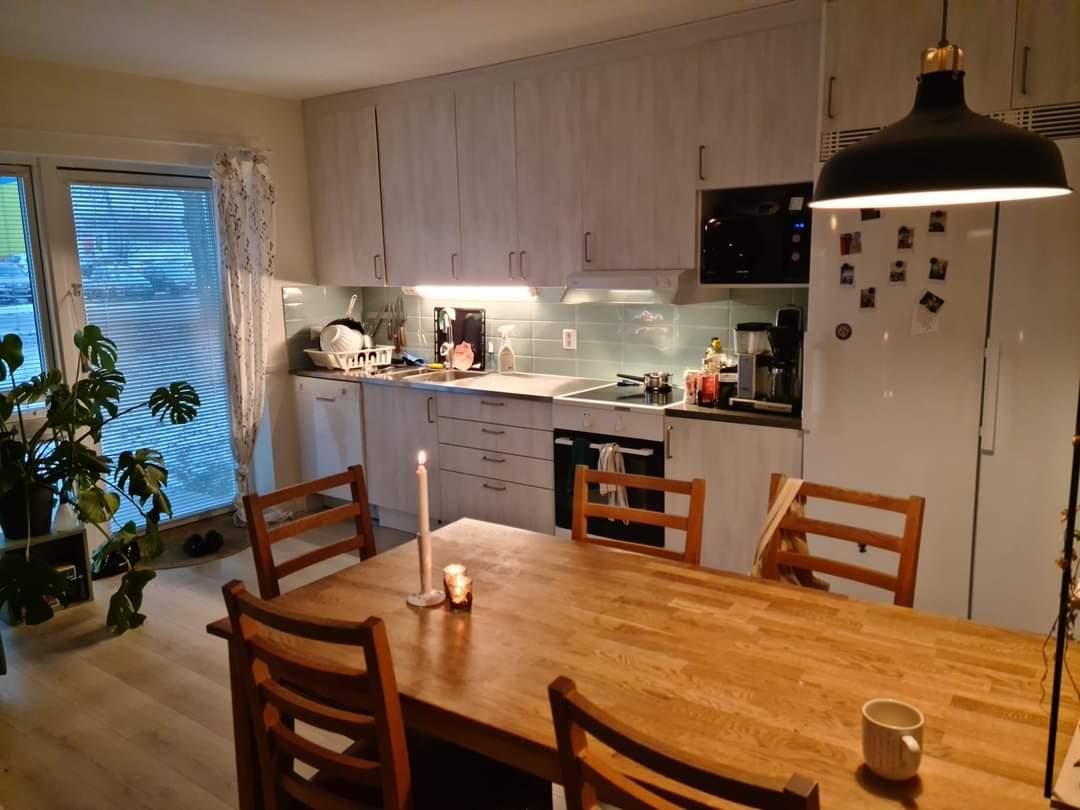 wallinderish's tweet photo. Bli min roomie!
Ledigt rum i lägenhet under början av terminen

Från början av januari till slutet av februari finns det möjlighet att hyra ett rum i min lägenhet med tre rum och ett kök/ vardagsrum på Hippocampus, Norra Fäladen.  1/2 https://t.co/uW4L7fAadg