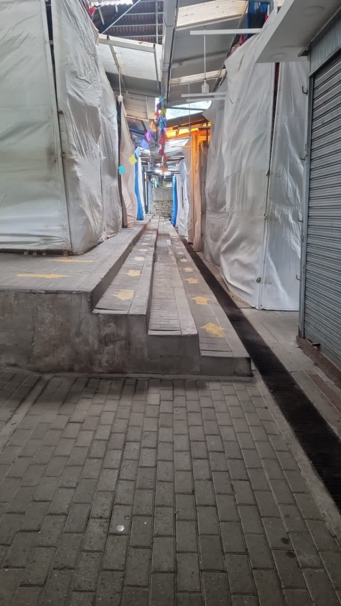 Aguas Calientes, pueblo fantasma en este momento, ni un dólar de venta por parte de las artesanas, cortesía del golpista Pedro Castillo y su banda.