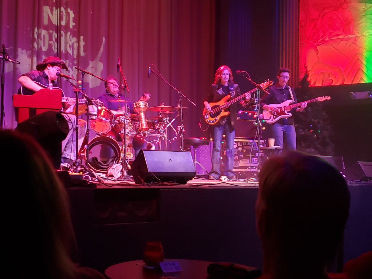 bmcaden's tweet photo. Beautiful day in Lewes Delaware yesterday ended with festive show at Milton Theater. https://t.co/TI7H54LFAF