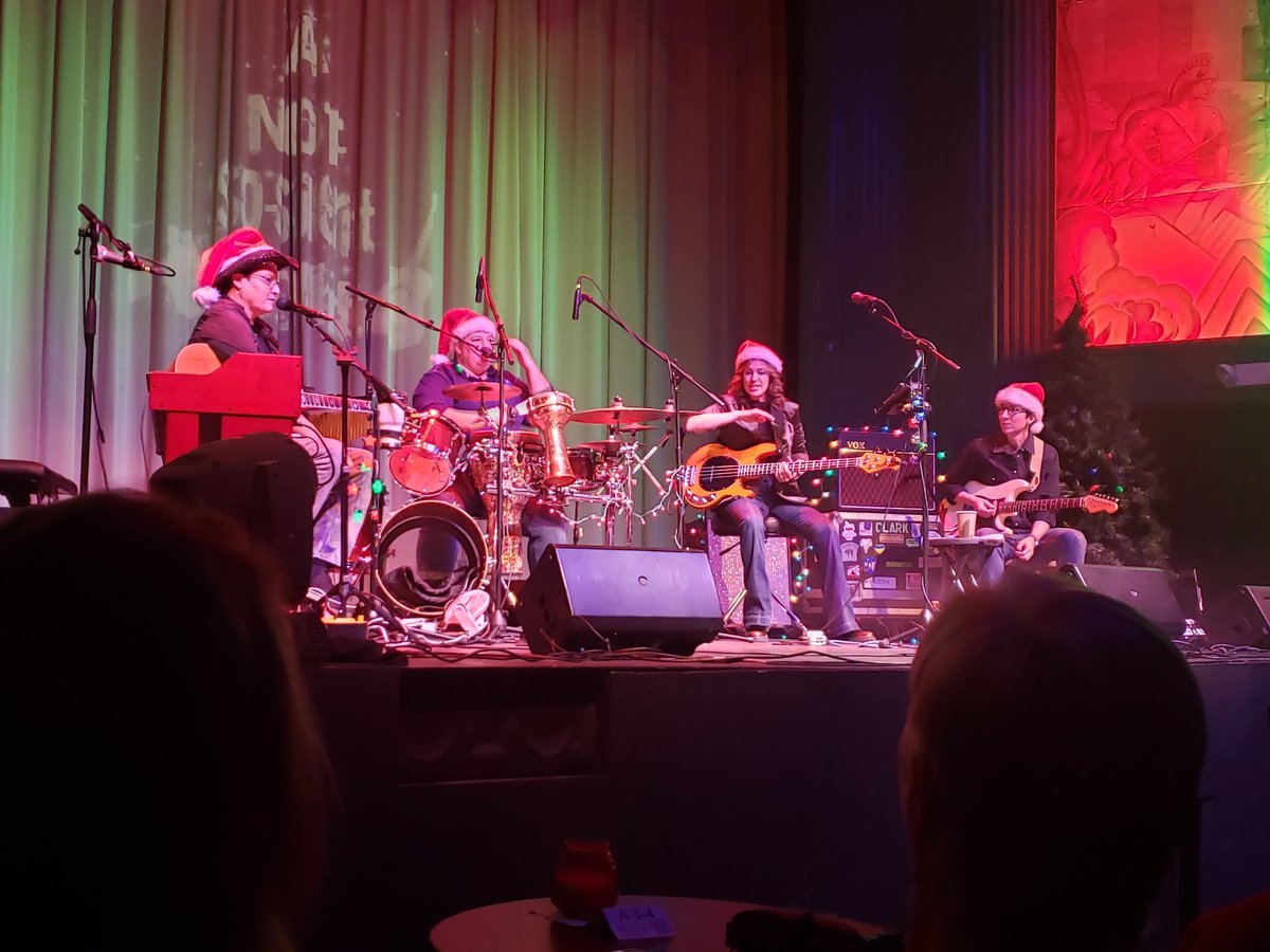 bmcaden's tweet photo. Beautiful day in Lewes Delaware yesterday ended with festive show at Milton Theater. https://t.co/TI7H54LFAF