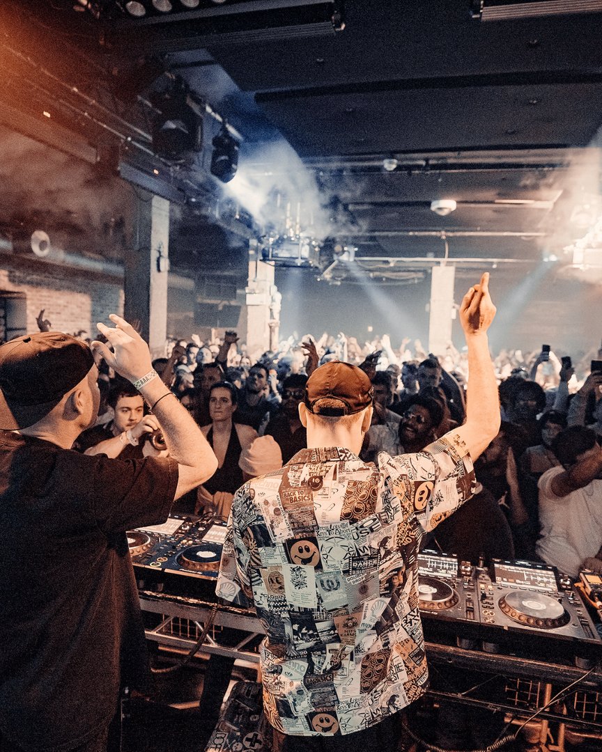 WOW .... LONDON THAT WAS SOMETHING ⚡ 

Such a pleasure to join the king of house music <a href="/Carl_Cox/">Carl Cox</a>  for one of our final dances of a jam-packed '22 for the <a href="/Mixmag/">Mixmag</a> live series at <a href="/E1LDN/">E1</a>