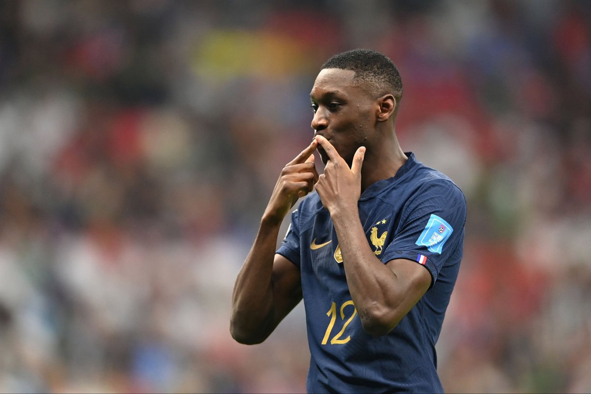 lnstantFoot's tweet photo. Randal Kolo Muani a été contraint à désactiver ses commentaires sur ses deux dernières publications Instagram suite à la vague de racisme qu’il a subit. 🤢

Force à toi Randal. ❤️ https://t.co/okzT0N1OgH