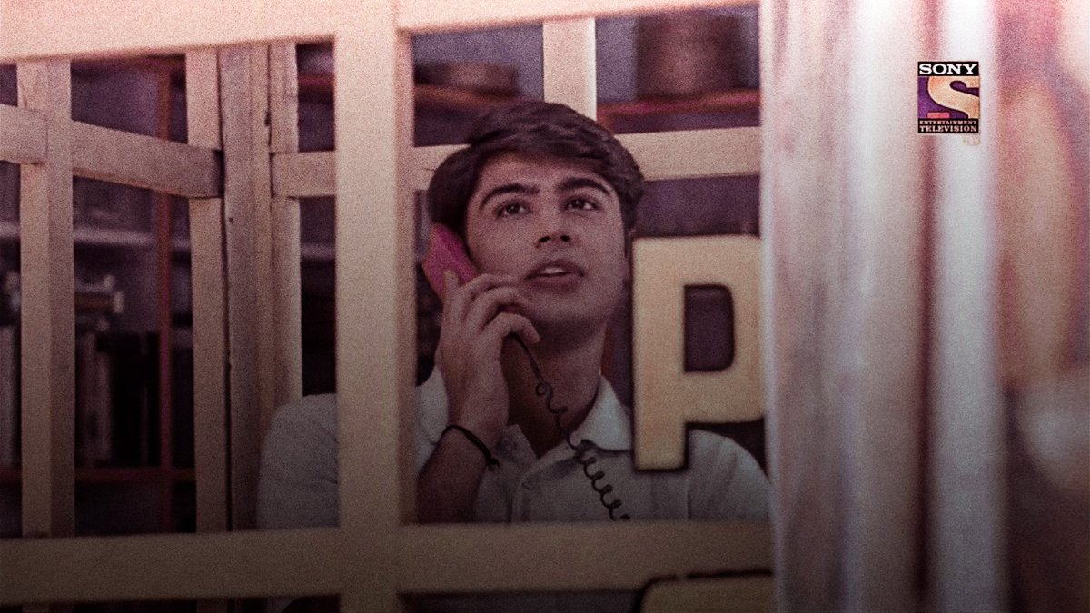 qaagazkikashti's tweet photo. taiji ko apne pyare arjun babua ki awaz pehchan mei nhi aai par shefali ki aagyi ๐ naiccccee ๐๐
did shefali really say ghar se bhaag jate hain ?? ๐ญ๐
#YehUnDinonKiBaatHai #yudkbh #SheJun https://t.co/9SBGLrwj02