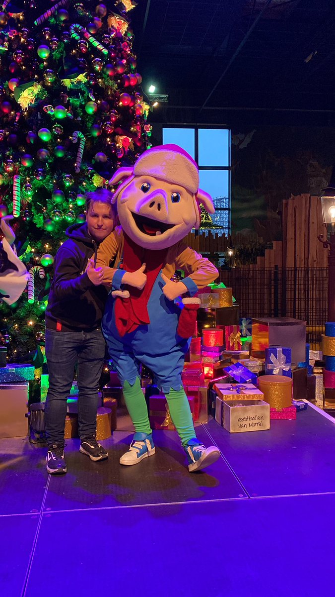ignogrijmans's tweet photo. Zondag was ik naar @toverland  geweest was super leuke met toos en morrel op de foto en een ook van de @ZillArenaNL. Daar is olifant Funty ook op de foto geweest was super leuke https://t.co/KWlWXAzm2G