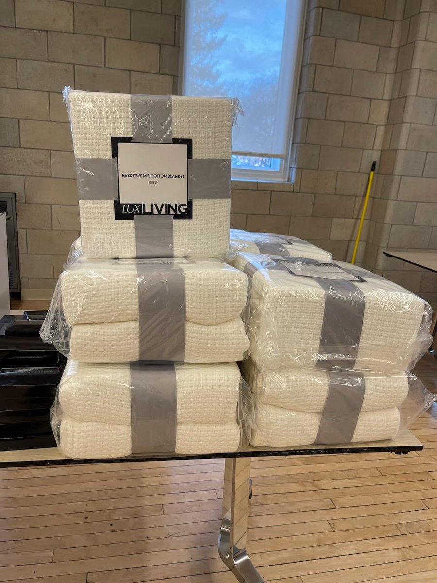 <a href="/MattressFirm/">Mattress Firm</a> teamed up with @TickettoDream to deliver Lux Living cotton blankets for our youth in foster care – just in time for the chill of winter. Thank you!!! #SCOFamilyofServices