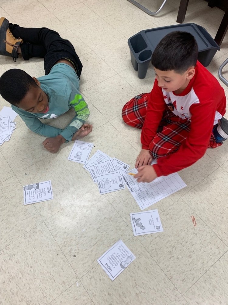 Mrs. Uva and Ms. Hentsch's 4th grade ELA classes participated in the Pet Shop Mix-up. Pets are on the loose and need to be reunited with their owners! Students saved the day by reading clues and drawing conclusions!
