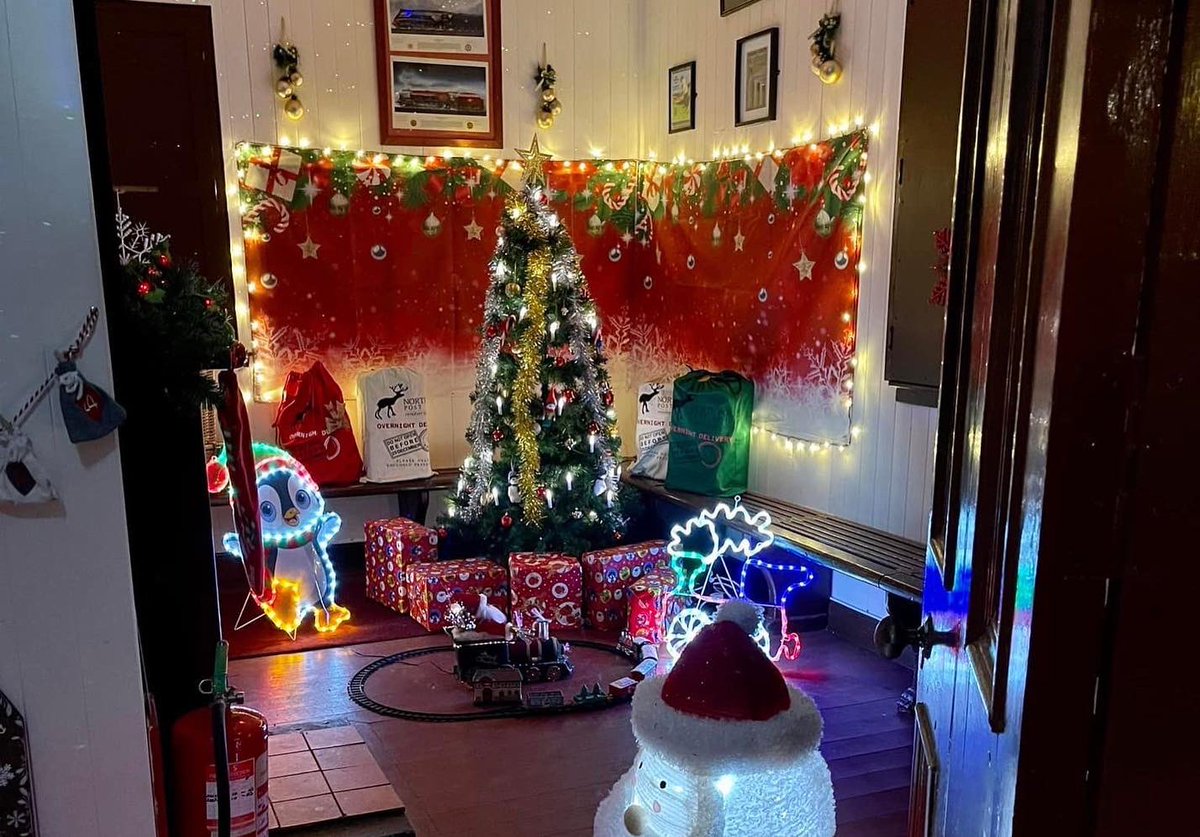 Boāness & Kinneil Railway (@bonessrailway) on Twitter photo We have had another fantastic weekend of #SantaSteamTrains to the North Pole (South).
A big thank you to all our visitors for coming on our journey and not forgetting all our #volunteers who make it all happen.
No.19 photo: J.H. from <a href="/srpssteam/">SRPS Steam Group</a>
^JS We have had another fantastic weekend of #SantaSteamTrains to the North Pole (South).
A big thank you to all our visitors for coming on our journey and not forgetting all our #volunteers who make it all happen.
No.19 photo: J.H. from <a href="/srpssteam/">SRPS Steam Group</a>
^JS