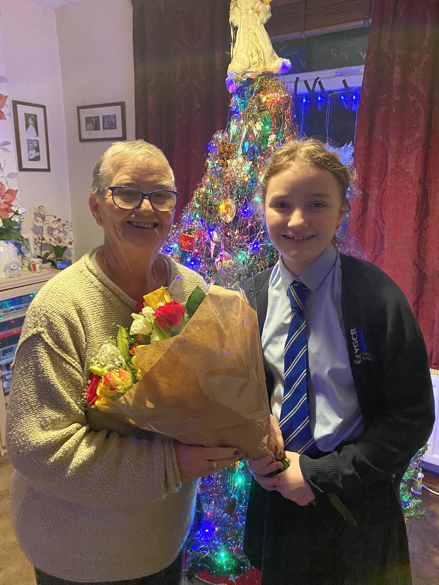 Helenrees10Rees's tweet photo. Maddie giving Nanna flowers to cheer her up @LlesYGCRhondda #hwylyrwyl https://t.co/s9my7pISkP