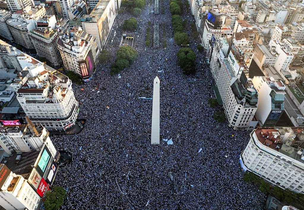 OVERHEAD VIEWS OF THE OBELISK IN BUENOS AIRES SUNDAY 😮😮